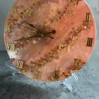 Orologio in resina fatto a mano