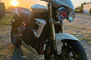 Triumph Street Triple 675 - Tagliandata e  gommata