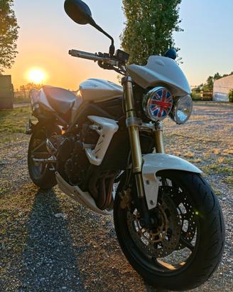 Triumph Street Triple 675 - Tagliandata e  gommata