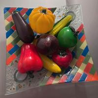 Centrotavola decorativo con frutta e verdura