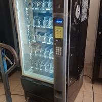 distributore automatico bibite e snack