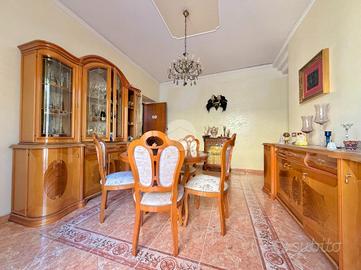 2 LOCALI A POZZUOLI