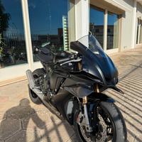 YAMAHA YZF R1 RACE