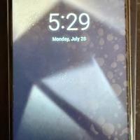 Smartphone stile Galaxy S24  con Penna e Cuffie