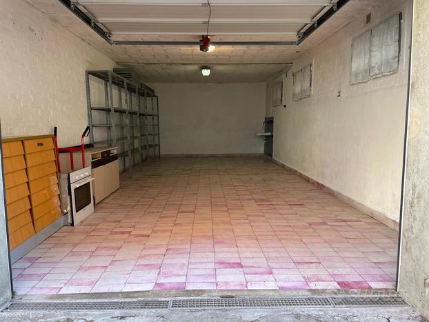 GARAGE 36 mq per 2 auto zona Arcoveggio