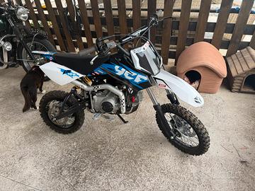 Moto ycf