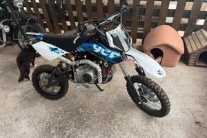 Moto ycf