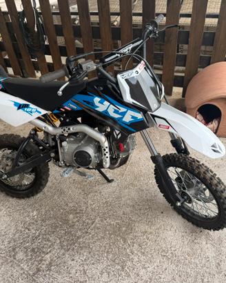 Moto ycf