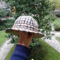 Cappello scozzese da donna marca DAKS, taglia 56