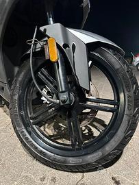 Kymco Agility 125 – Gomme e freni nuovi, nessun la