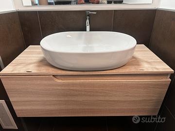 Mobile bagno sospeso