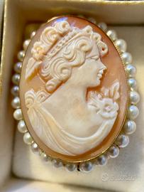 Pendente / spilla a cammeo in oro 18kt con perle