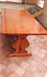 tavolo in legno massiccio