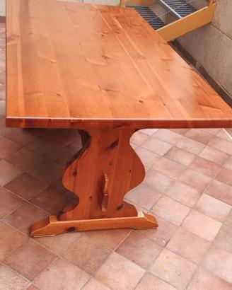 tavolo in legno massiccio