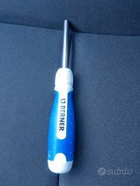 Cacciavite a cricchetto con serbatoio inserti