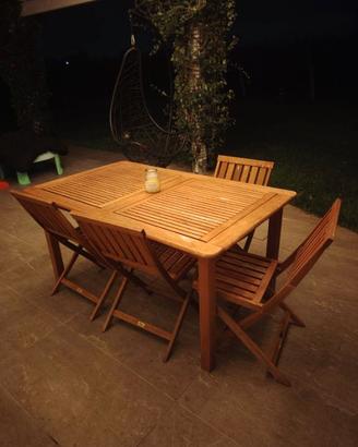 Tavolo da esterno in legno