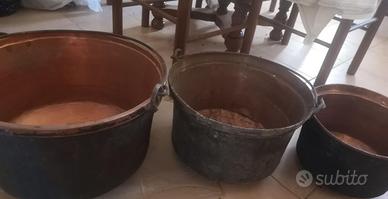 Antiche caldaie (paiolo) in rame