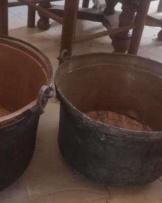 Antiche caldaie (paiolo) in rame
