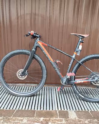 mtb focus in carbonio