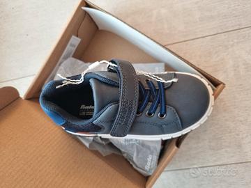 scarpe nuove num 26 bambino