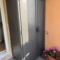 Armadio in alluminio grigio