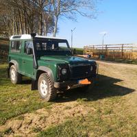 Land Rover Defender S. W. C 90 Td5