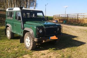 Land Rover Defender S. W. C 90 Td5