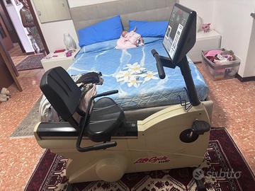 Cyclette life fitness