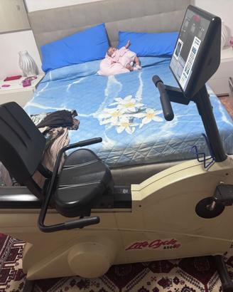 Cyclette life fitness