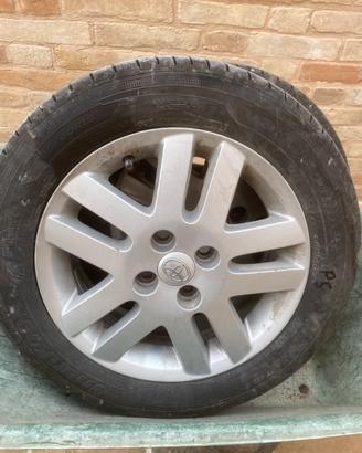 CERCHI IN LEGA ORIGINALI + GOMME YARIS 2008