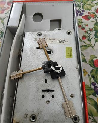 serratura Cisa x porta  ingresso a 20 euro 