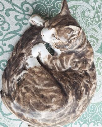 Gatto che dorme in porcellana G.Guastalla