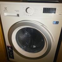 Lava + asciuga electrolux, come nuova.