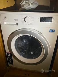 Lava + asciuga electrolux, come nuova.