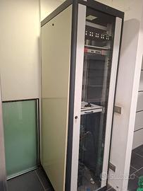 Armadio Rack 19" Premium Line con accessori (UPS,