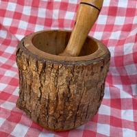 Mortaio rustico in legno con pestello