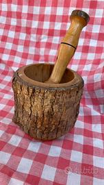 Mortaio rustico in legno con pestello