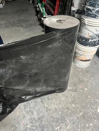 Telo nero pacciamante per terreno