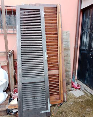 Persiane in legno per balcone a 2 battenti
