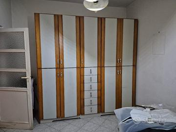 Armadio artigianale in legno massello