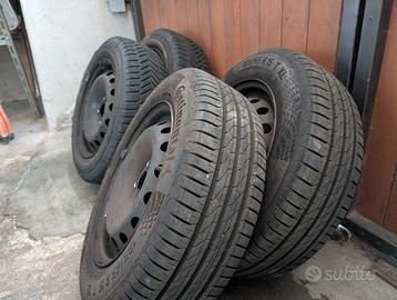 4 cerchi Grande Punto e 2 pneumatici 165/65R15