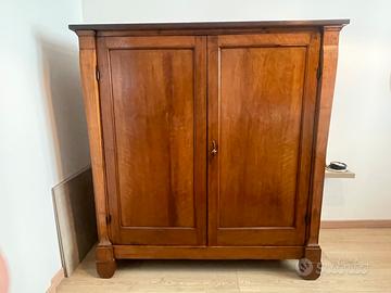 Armadio in legno massello