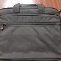 Borsa viaggio nera con due tasche esterne