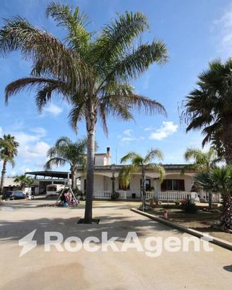 INTERESSANTE VILLA POCO FUORI IL CENTRO CITTA'