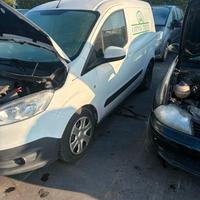 Ford Transit Courier del 2016 per ricambi