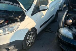 Ford Transit Courier del 2016 per ricambi