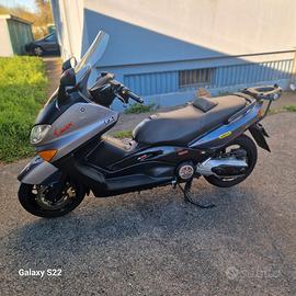 Yamaha T Max - 2006