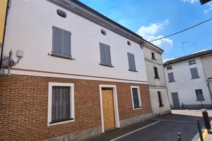 Casa indipendente di 243 m² con 5 locali e box aut
