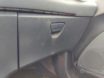 Cassetto portaoggetti FORD FIESTA del 2010