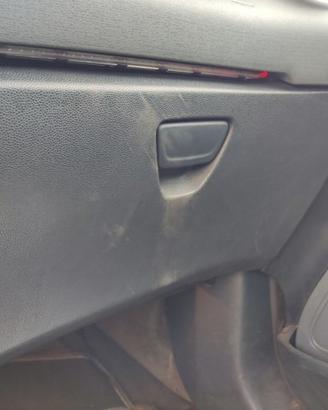 Cassetto portaoggetti FORD FIESTA del 2010